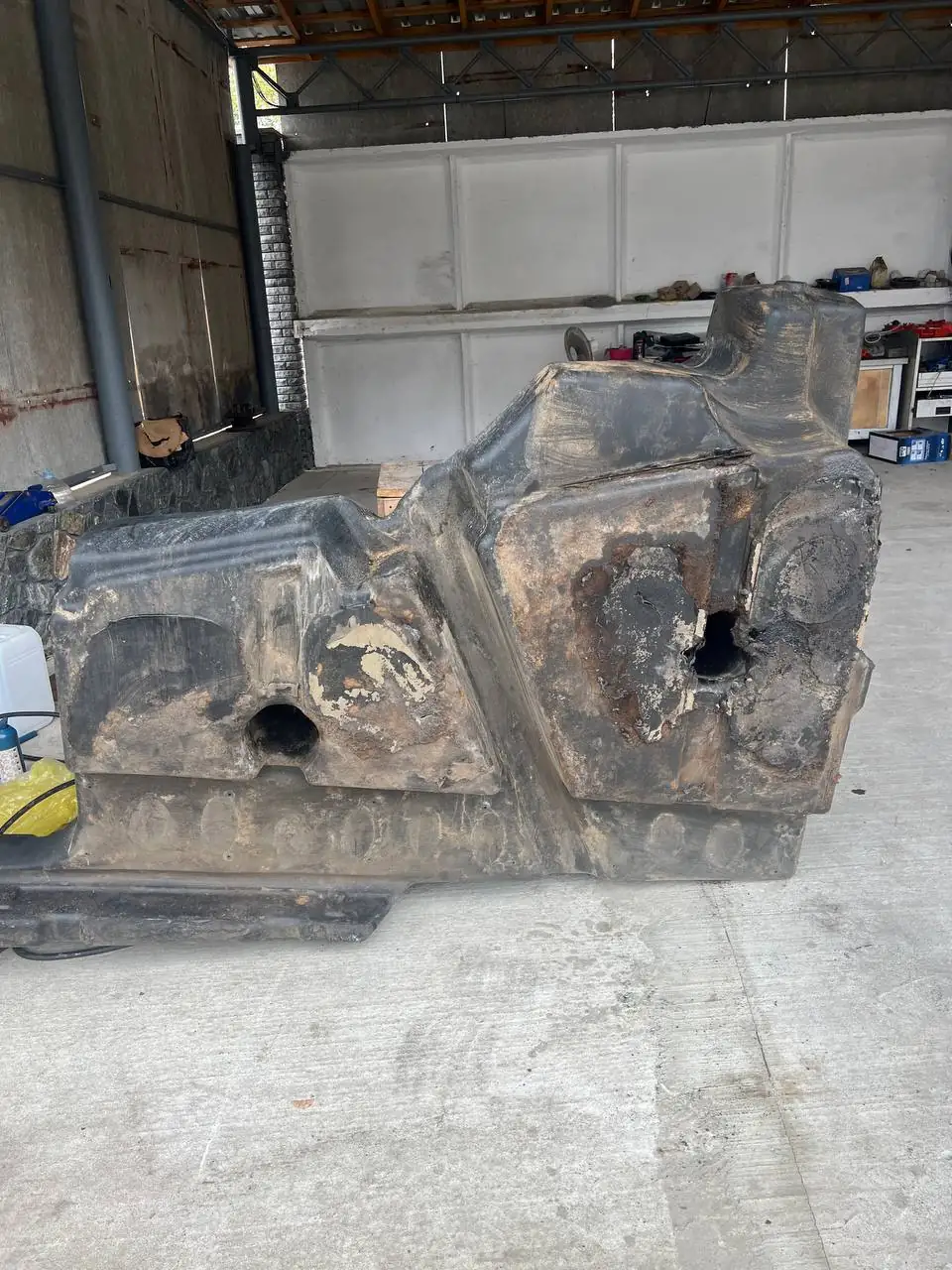 Foto 10 der Reparatur — Kraftstofftank-Reparatur Claas Lexion 760 — Tank durchgebrannt