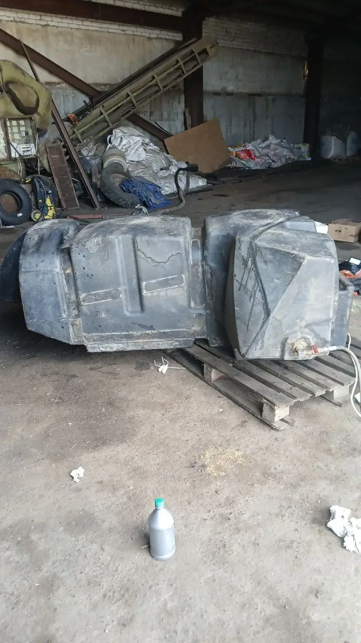 Foto 3 der Reparatur — Kraftstofftank-Reparatur New Holland CX 8/80