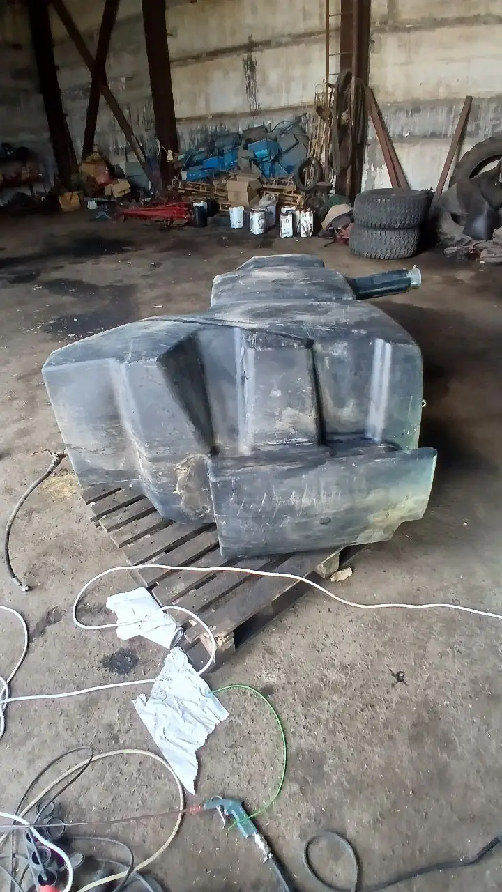 Foto 1 der Reparatur — Kraftstofftank-Reparatur New Holland CX 8/80