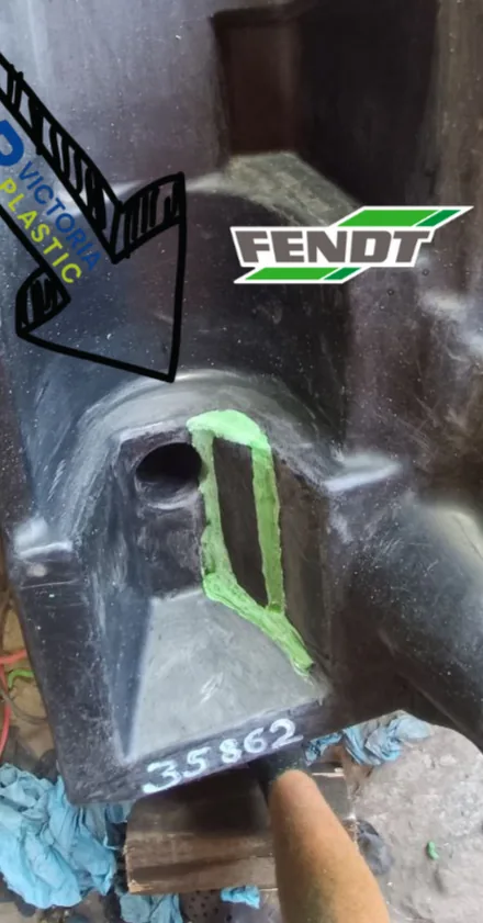 Reparatur des rechten Kraftstofftanks Fendt durch Extrusionsschweißen