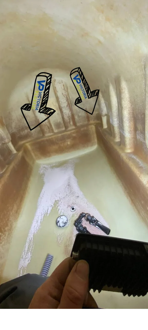 Riss in der Tankwand einer Feldspritze — Nahaufnahme