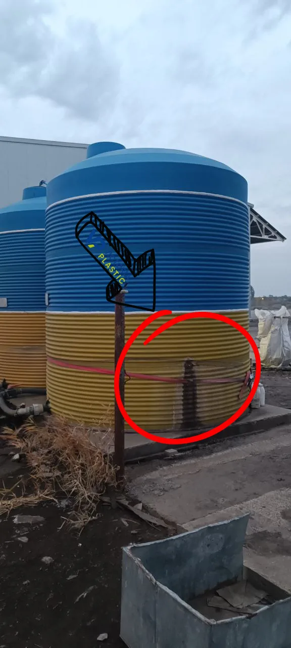 Gerissener stationärer Tank 20 m³ vor der Reparatur