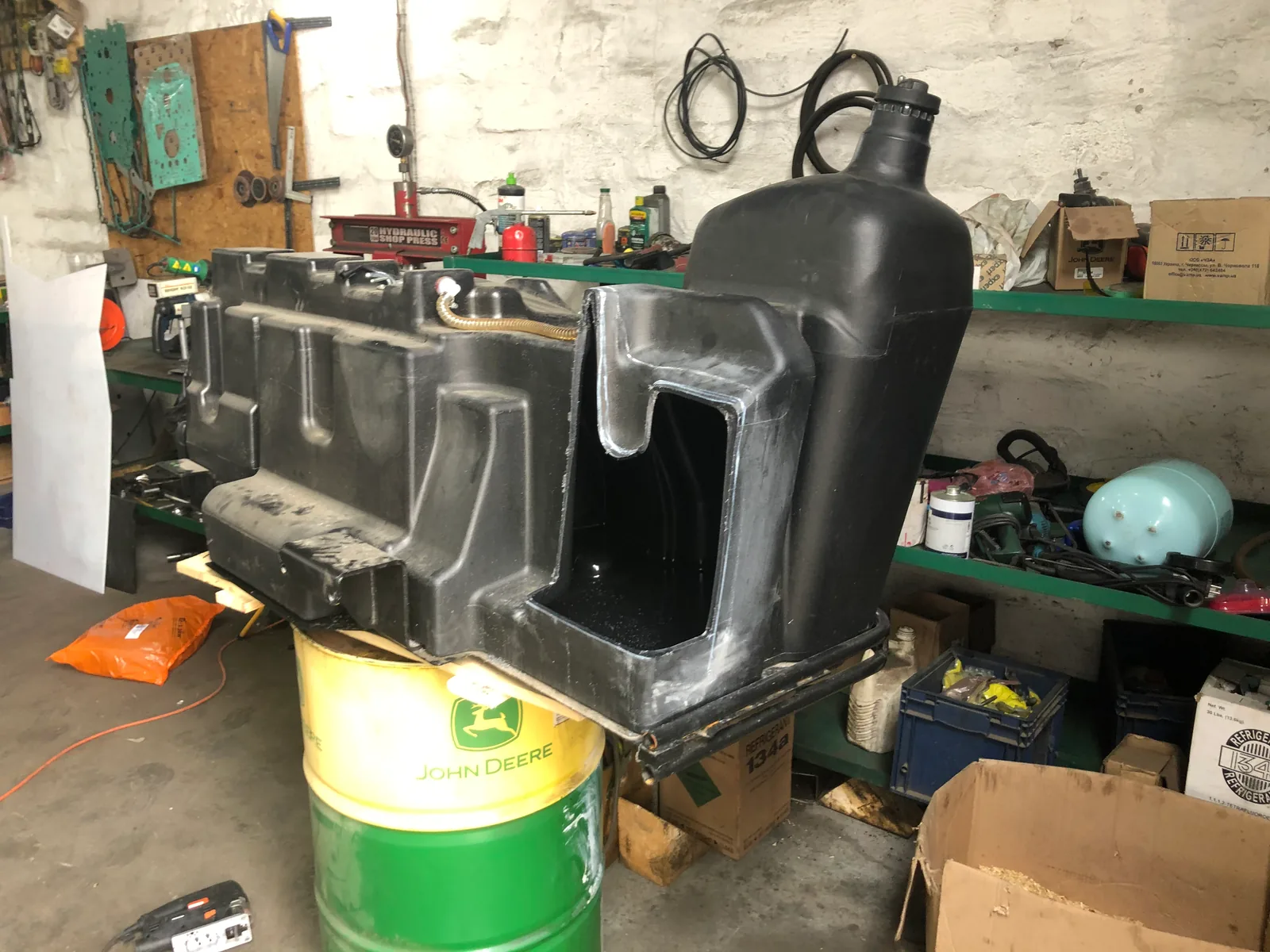 Kraftstofftank John Deere vor dem Umbau für den Frontlader