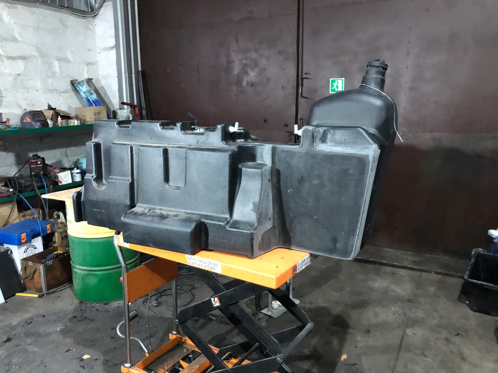 Umgebauter Kraftstofftank John Deere für den Frontlader — fertig